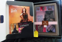 1999 2000 BARBIE DOLL COLLECTOR CLUB CANADIAN SUITS ME FINE ENSEMBLE NEW IN BOX